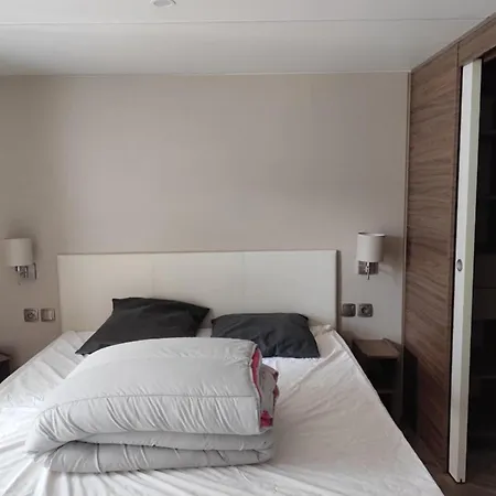 Mobil-home Accueillant Animaux - 6 Pers. - Api-1-52-2586 * Ла-Тур-д'Овернь